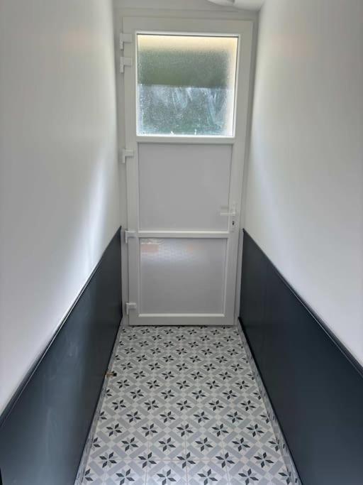 Duplex Parapluies De Cherbourg Netflix Parking Buitenkant foto