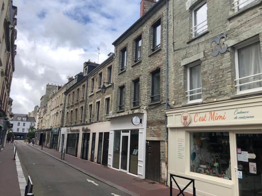 Duplex Parapluies De Cherbourg Netflix Parking Buitenkant foto