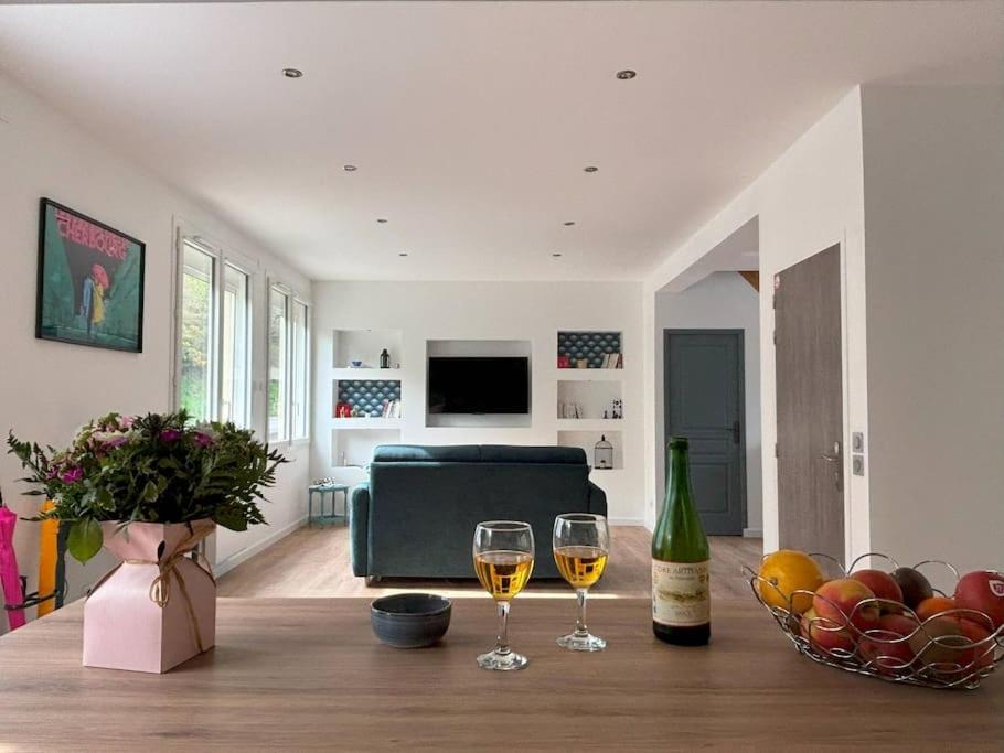 Duplex Parapluies De Cherbourg Netflix Parking Buitenkant foto