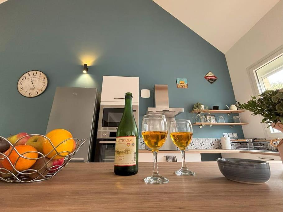 Duplex Parapluies De Cherbourg Netflix Parking Buitenkant foto